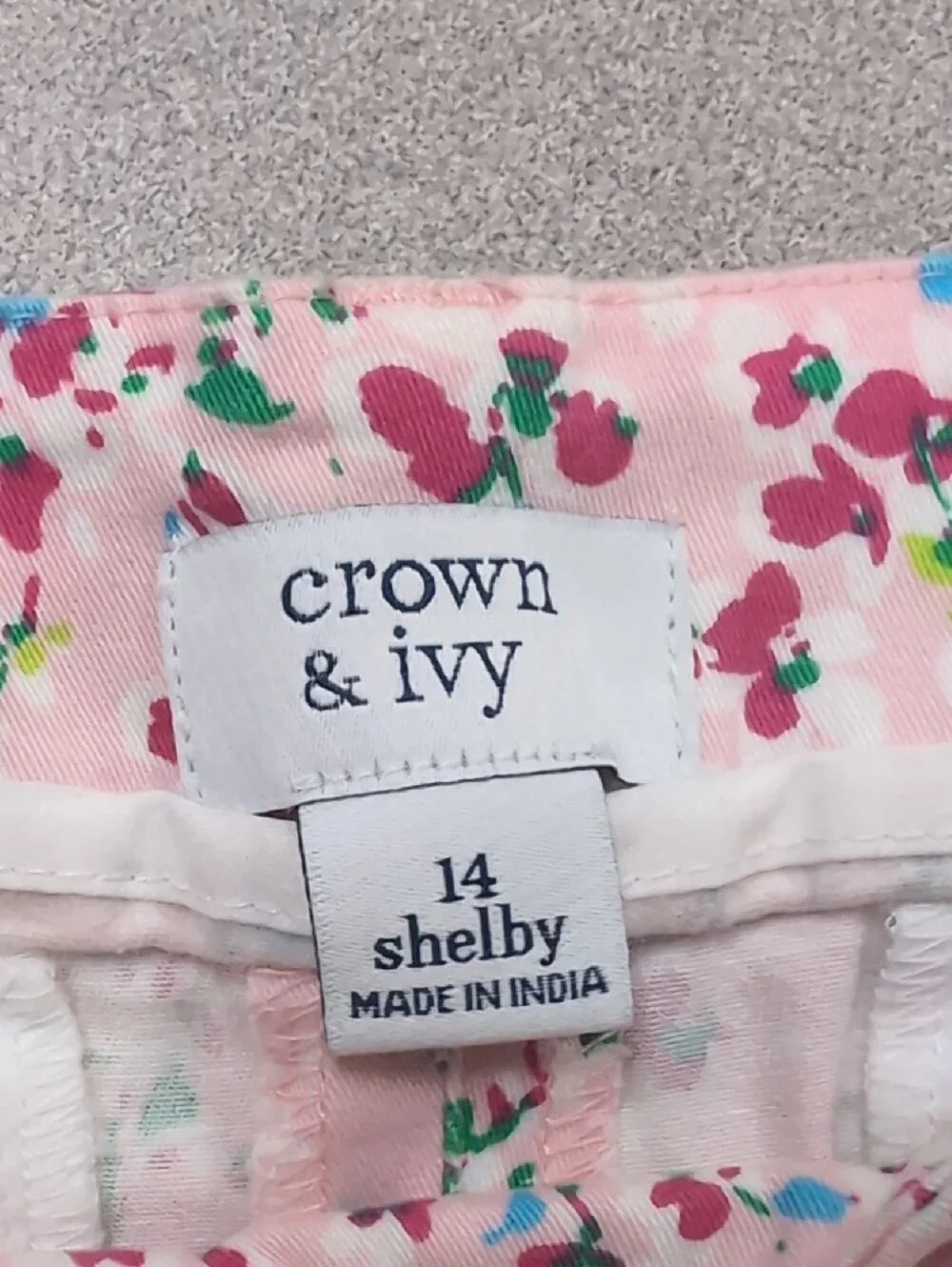 crown & ivy Pink Floral Scalloped Hem Shorts